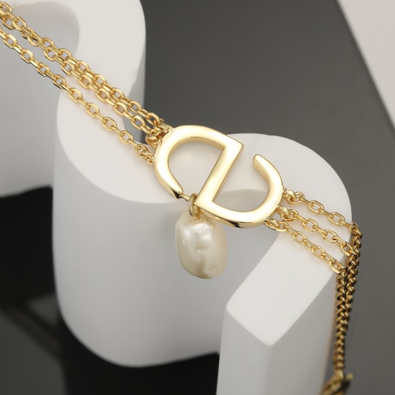 chr1st1an D10r bracelets